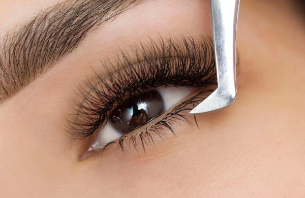 وداعاً للماسكارا! .. هكذا تمنحكِ وصلات الرموش السفلية عينين ساحرتين