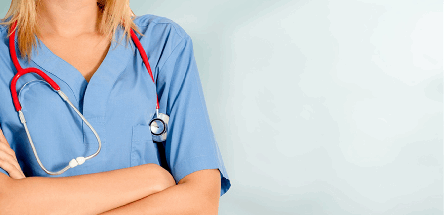 انتحلت صفة ممرضة وعالجت آلاف الأشخاص.. هذا مصيرها