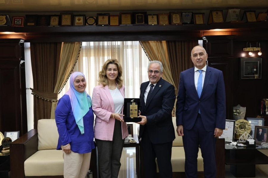 عمان الأهلية تستقبل نقيب أطباء الأسنان