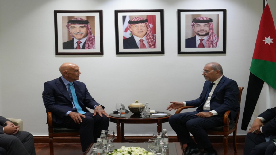 وزير الخارجية يلتقي المبعوث الأميركي لسوريا قبيل اجتماع ثلاثي في عمّان