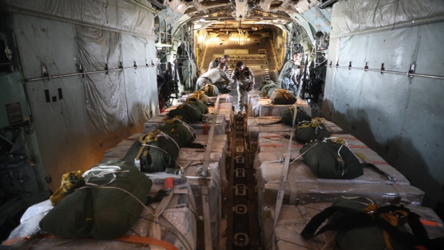 الأردن يواصل إرسال المساعدات إلى غزة عبر إنزالات جوية جديدة