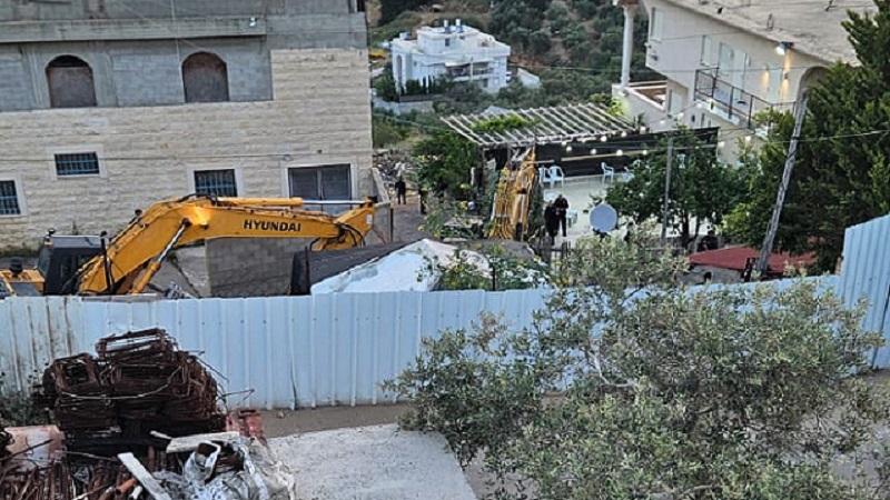 إسرائيل تهدم منزلا في سلواد  وتعتقل 15 فلسطينيا بالضفة