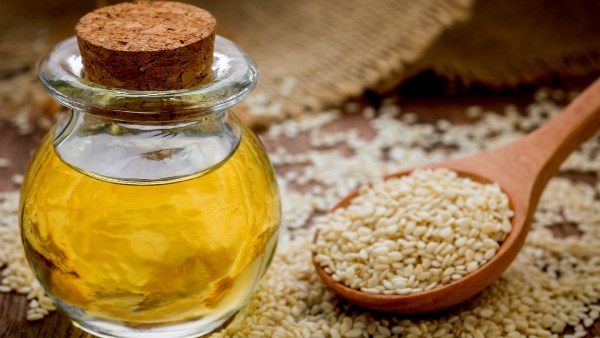 استخدامات لا تعرفها لزيت السمسم