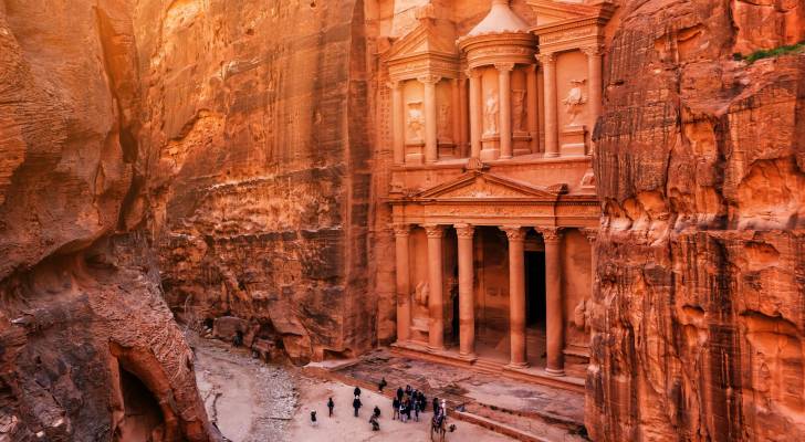 الأردن يستقبل قرابة 4 ملايين سائح خلال 7 أشهر بنمو 15.6