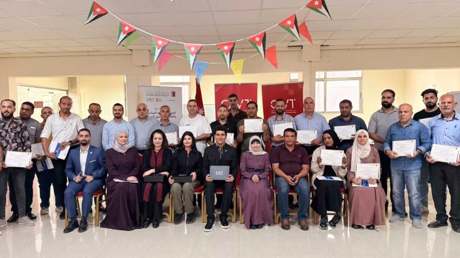 كلية التدريب المهني المتقدم تخرج الفوج الأول من برنامج المهارات من أجل النجاح