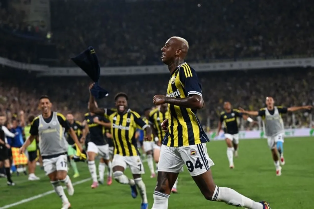 ريمونتادا فنربخشة تقوده إلى الملحق النهائي لدوري أبطال أوروبا