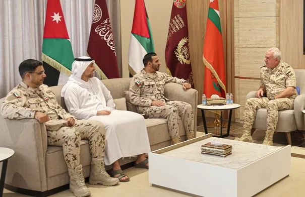 رئيس هيئة الأركان المشتركة يستقبل قائد قيادة العمليات المشتركة الإماراتي