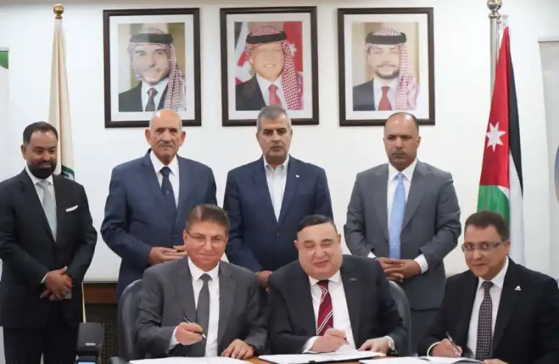 وزير الطاقة يشهد توقيع اتفاقيات لتزويد مصنع الأسمدة اليابانية الأردنية بالغاز الطبيعي