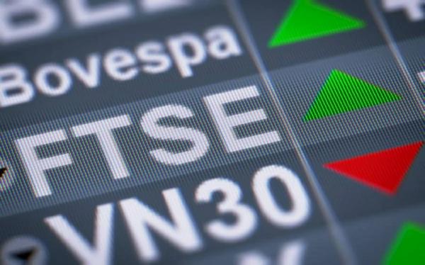 المؤشر البريطاني FTSE 100 يسجل مستوى قياسيا وسط موجة مكاسب