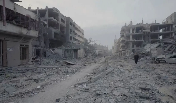 جيش الاحتلال يجبر الآلاف من سكان حي الزيتون بغزة على النزوح