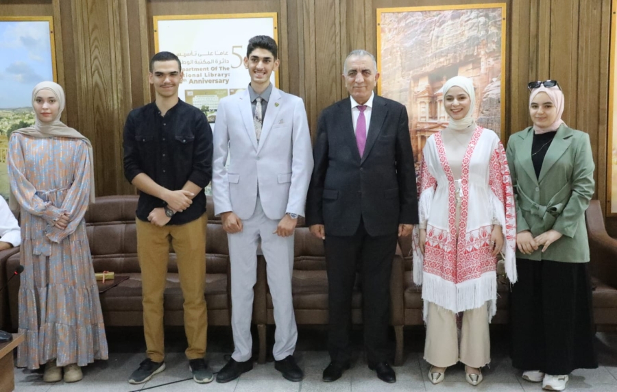 وزير الثقافة يكرم أوائل الثانوية العامة في المملكة