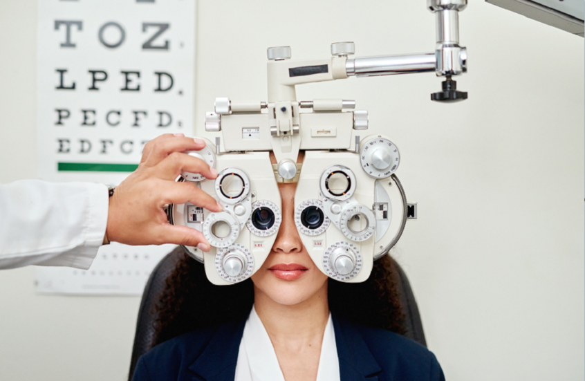 جراحة غريبة تحول سنّ امرأة كفيفة إلى نافذة للرؤية!