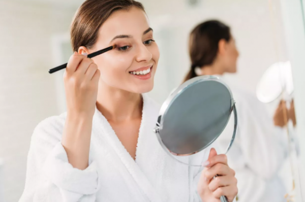 طرق احترافية لتطبيق ظلال العيون