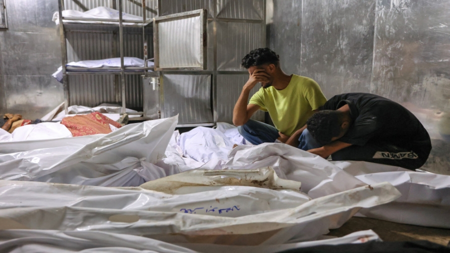 7 شهداء في قصف إسرائيلي على ساحة مستشفى المعمداني