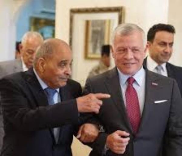 الملك يزور الشيخ جمال حديثة الخريشا في المركز العربي للاطمئنان على صحته