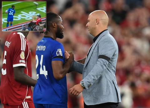 حرمان مشجع لليفربول من دخول الملاعب بعد الإهانة العنصرية بحق سيمينيو