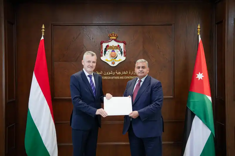 القطارنة يتسلم أوراق اعتماد سفير هنغاريا لدى الأردن