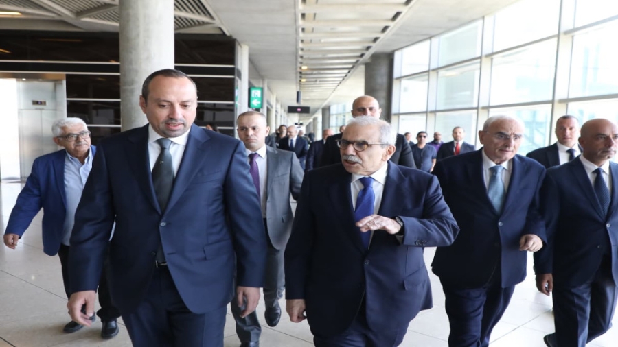 رئيس الوزراء اللبناني يصل إلى الأردن برفقة وزيري الدفاع والخارجية