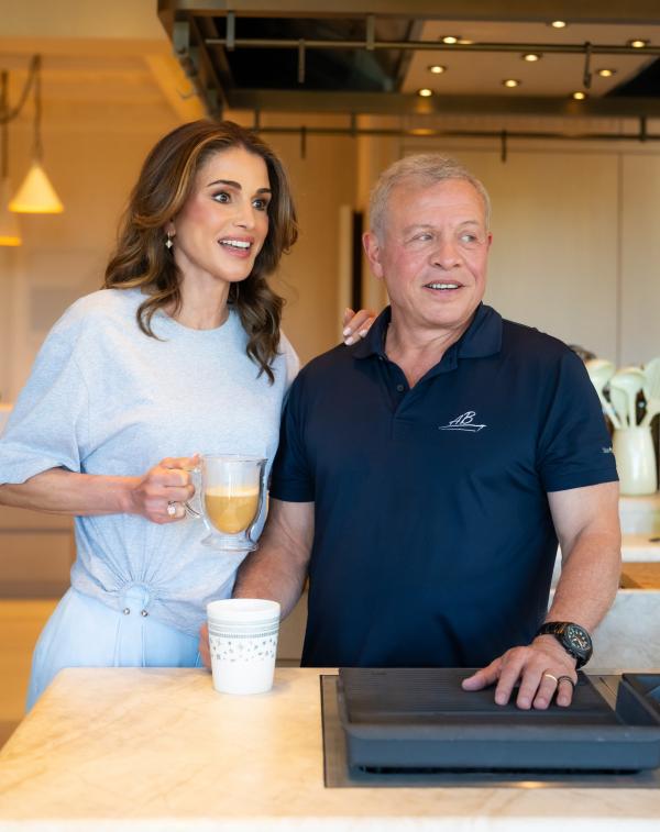 الملكة تنشر صورة مع الملك: احلى فنجان قهوة