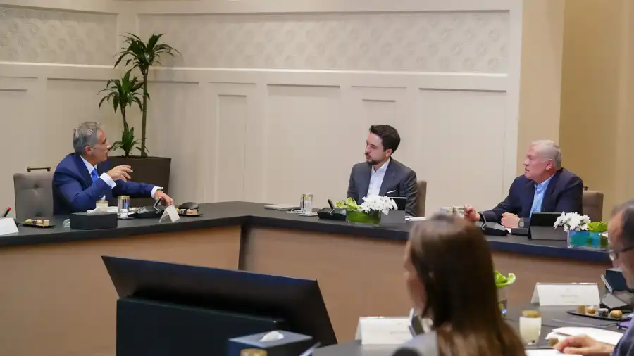 الملك يوجه بمتابعة تقدم تنفيذ رؤية التحديث الاقتصادي