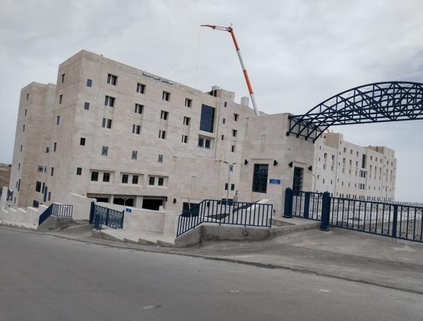 تعبيد وتطوير الطرق المؤدية لمستشفى بسمة الجديد في إربد