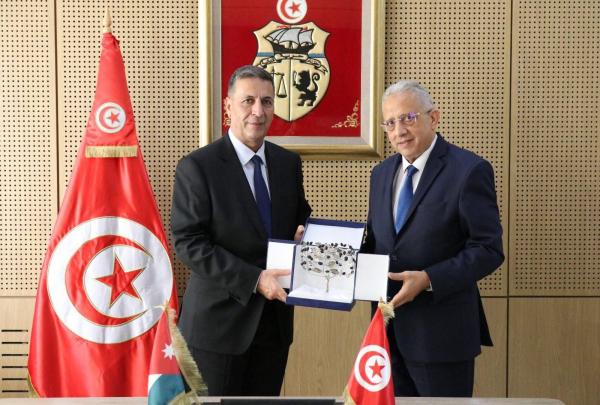 السفير الأردني ووزير الصحة التونسي يتفقان على أهمية التعاون في المجال الصحي