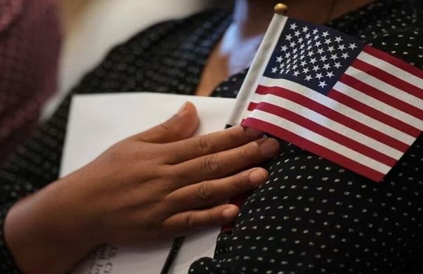 الولايات المتحدة الأمريكية تشدد شروط الهجرة للمتقدمين للعيش والعمل وتوسع فحص وسائل التواصل الاجتماعي