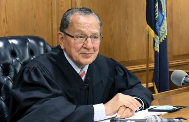 بعد صراع مع سرطان البنكرياس.. وفاة القاضي الرحيم فرانك كابريو