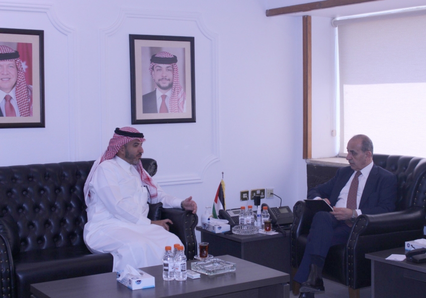 وزير الإدارة المحلية يبحث مع معهد الإنماء سبل تعزيز التعاون في التنمية الحضرية