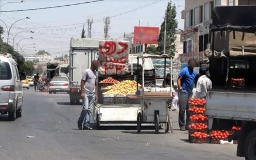 الأمانة تبدأ إزالة العوائق التي تعتدي على الشوارع والارصفة
