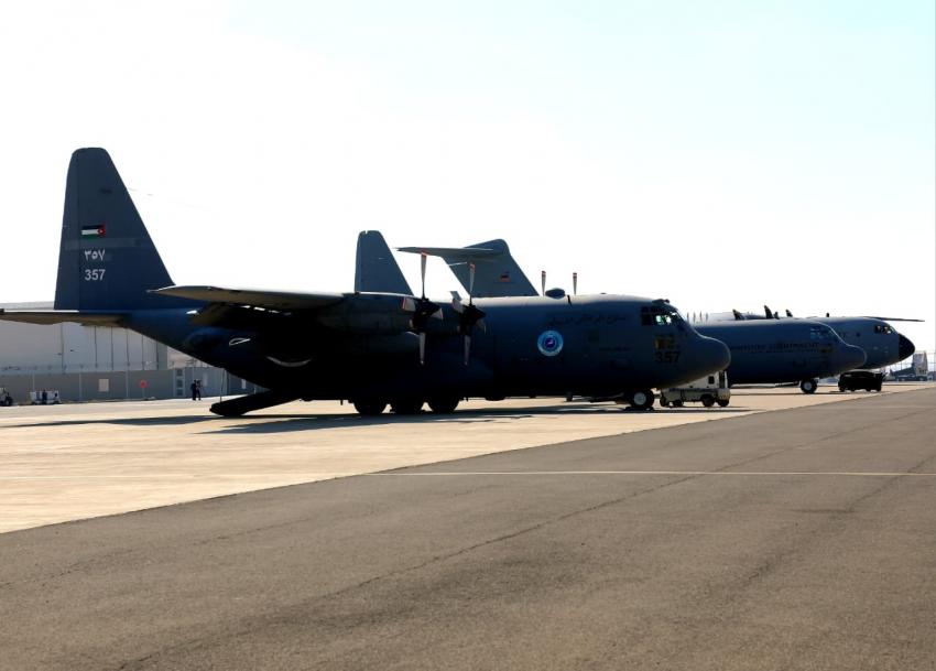 الجيش يُنفذ إنزالاً جوياً لـ63 طنًا من المساعدات الإنسانية في غزة