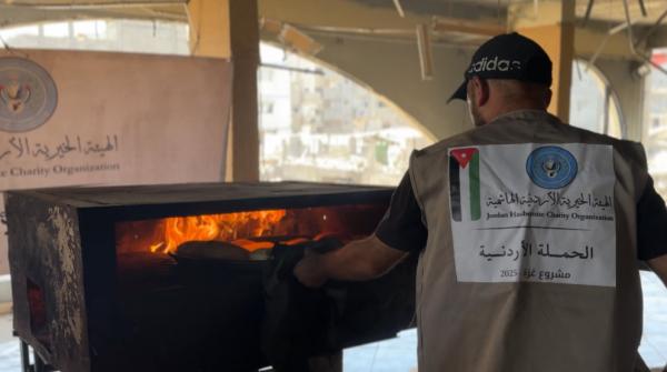 الحملة الأردنية توزع الكعك الطازج على مئات العائلات في شمال غزة