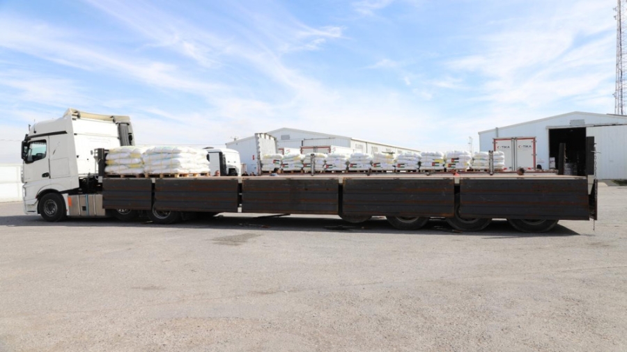 64 شاحنة مساعدات أردنية تعبر إلى غزة محمّلة بالغذاء والطحين