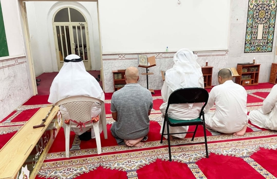 شجار حاد بين مسنيين داخل مسجد في جبل النصر  بسبب مقعد والأمن يحضر للمكان.