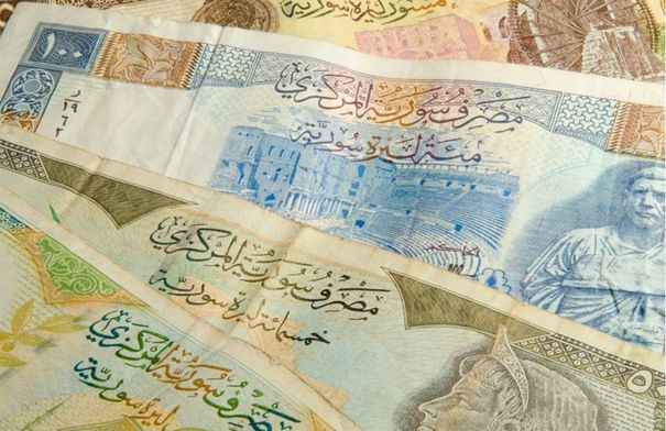 سوريا تعتزم إعادة تقييم عملتها وحذف صفرين سعيا لتحقيق الاستقرار