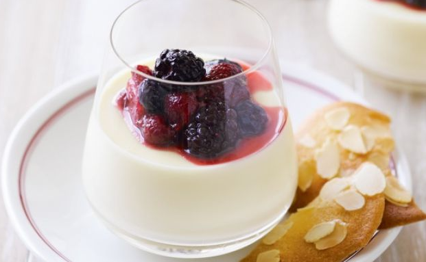 طريقة عمل الباناكوتا بالتوت