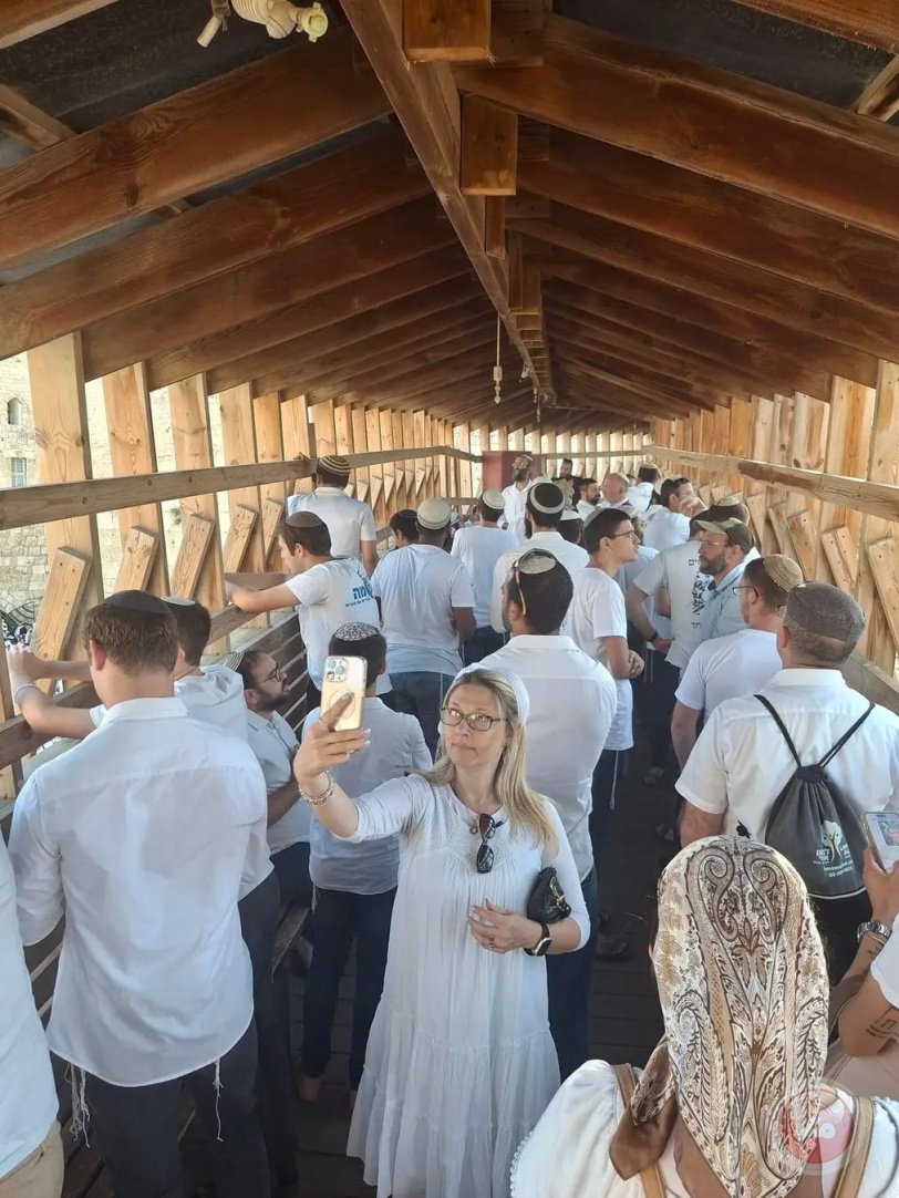 مستوطنون يقتحمون المسجد الأقصى بحماية شرطة الاحتلال