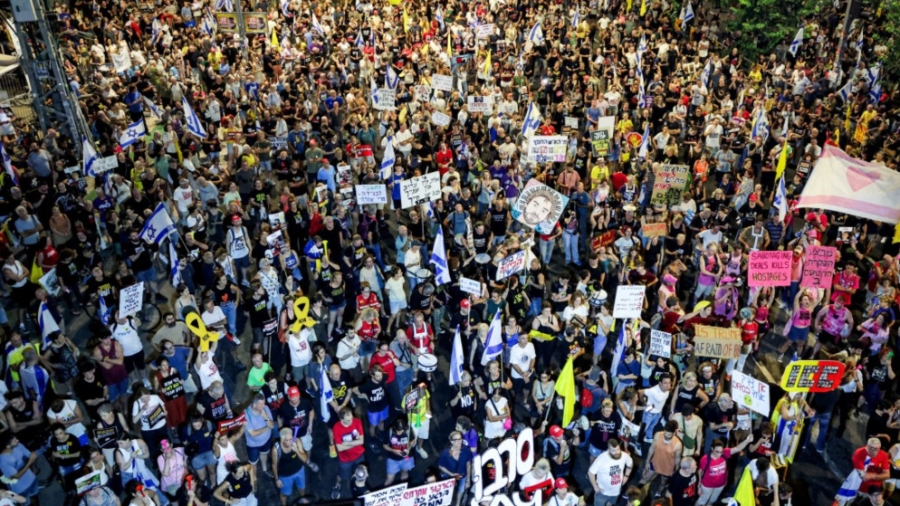 غانتس يدعو نتنياهو لتشكيل حكومة وحدة في إسرائيل سعيا لإطلاق المحتجزين