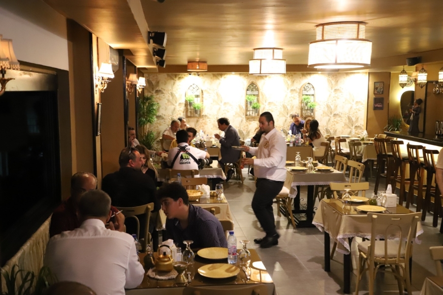 رجل الاعمال محمد الشوبكي يفتتح مطعم الو عمان
