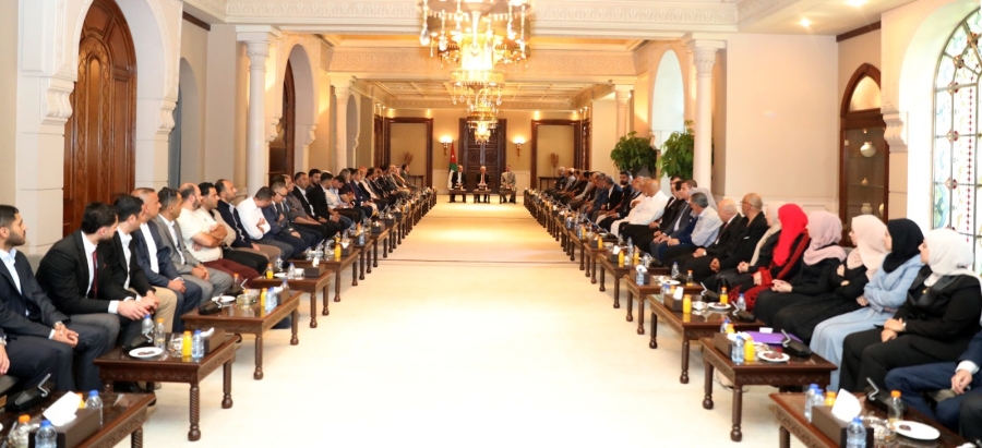 العيسوي: الملك يضع مصالح الوطن والمواطن في صميم أولوياته