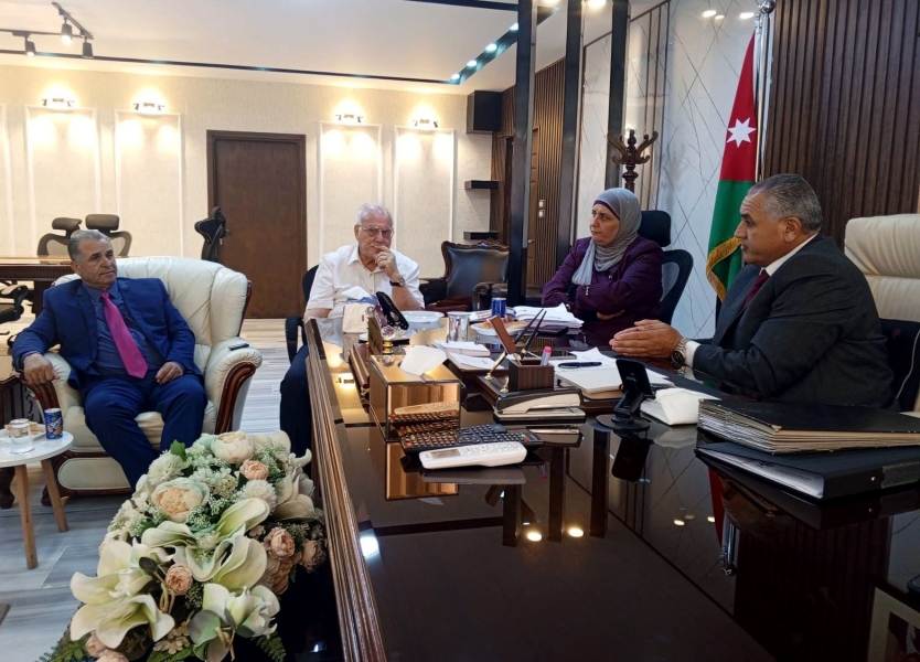 بلدية غرب إربد ونقابة الصحفيين يبحثان شراكة مؤسسية لتعزيز الإعلام المهني