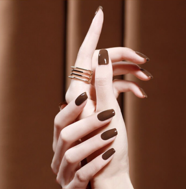 أبرز ألوان طلاء الأظافر لموسم الخريف
