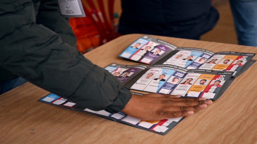 المرشح الأوفر حظا للفوز بالرئاسة في بوليفيا يستبعد اللجوء لإجراءات تقشفية صارمة