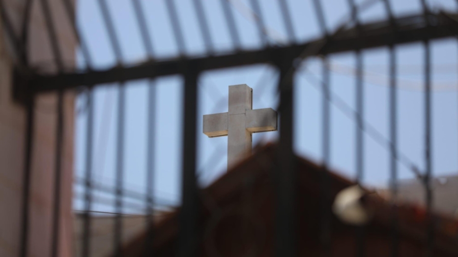 الكهنة والراهبات المسيحيون يؤكدون عزمهم على البقاء في مدينة غزة