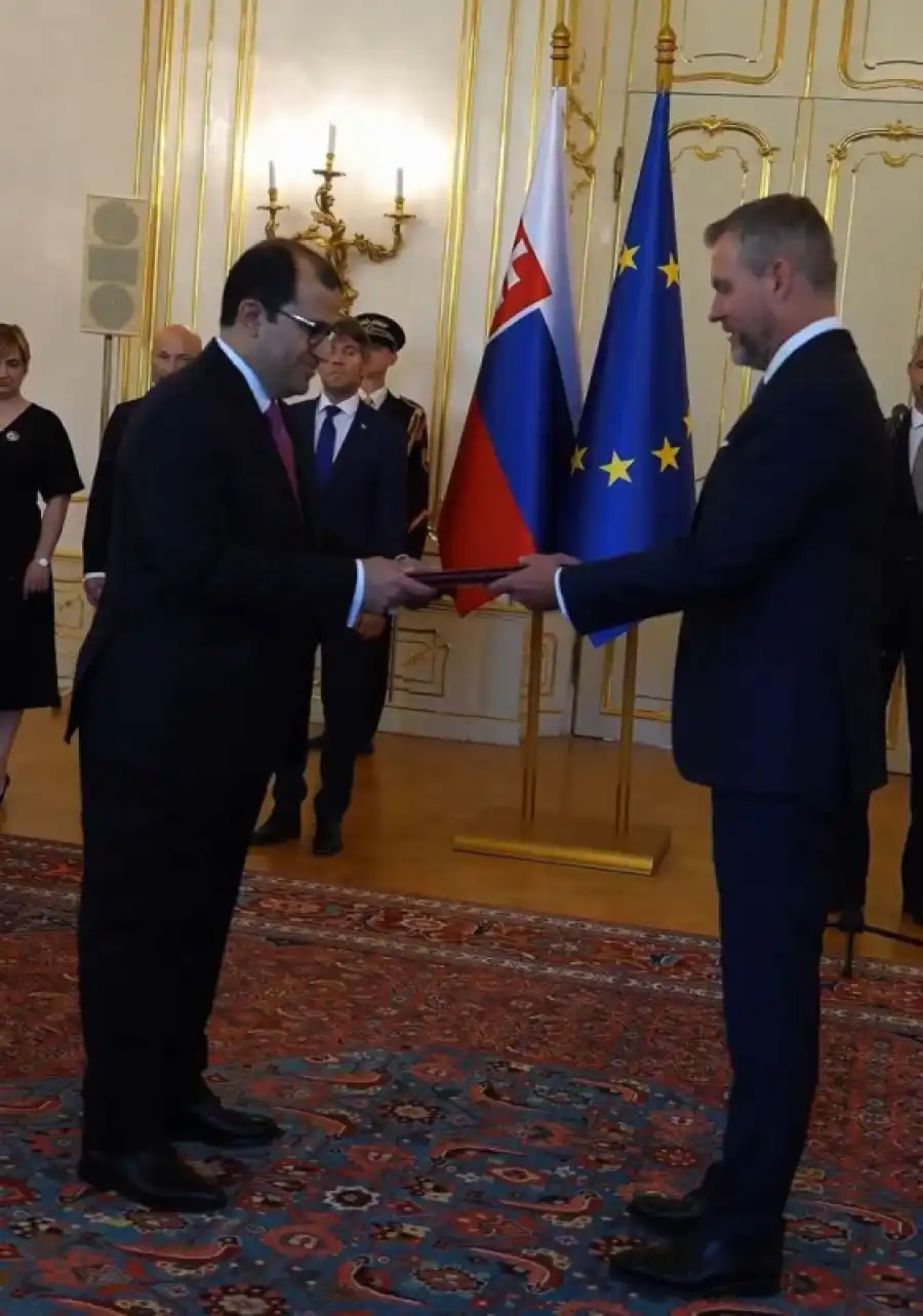 السفير هنداوي يقدم أوراق اعتماده إلى رئيس الجمهورية السلوفاكية