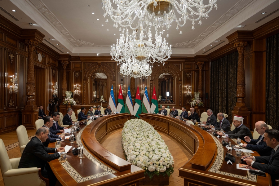 الملك ورئيس أوزبكستان يناقشان تعزيز الشراكة الاستراتيجية بين البلدين