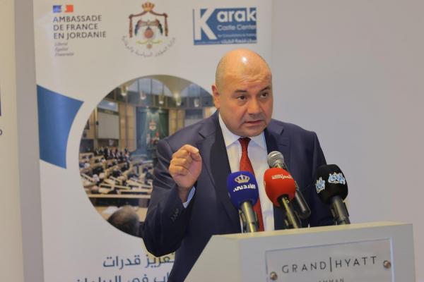 العودات: تمكين المرأة ضرورة لتحقيق شراكتها في صنع القرار