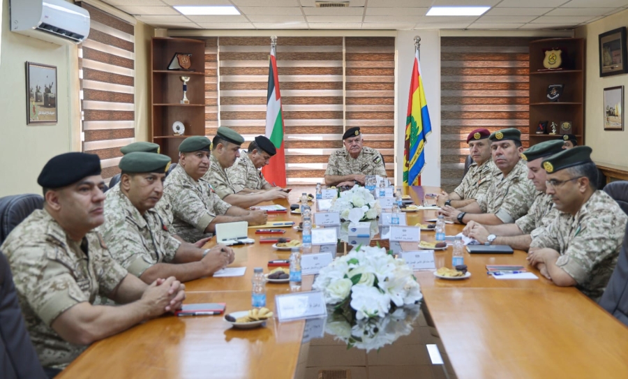 رئيس الأركان يطلع على جاهزية سلاح الصيانة الملكي