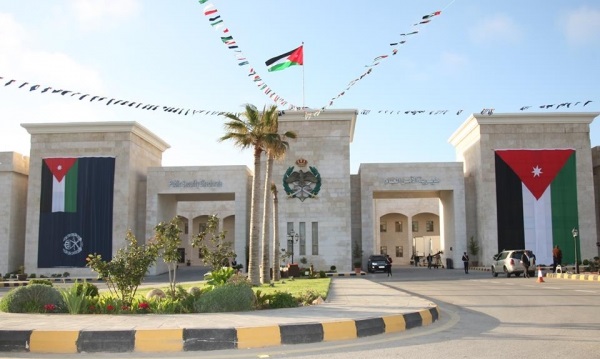 الأمن العام ينفي ما تردد عن وفاة السيدة في حادثة إطلاق النار في منطقة أبو نصير، حيث إنها ما زالت قيد العلاج وحالتها الآن متوسطة