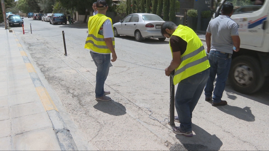 أمانة عمّان: رفع 878 حاجزا إسمنتيا و5100 عائق من الشوارع